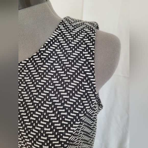 Black and white chevron knit dress size M - Picture 3 of 9